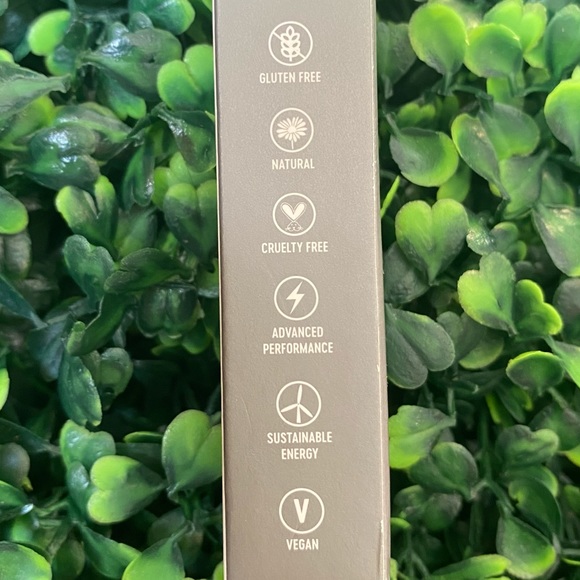 Clean Beauty Eye Makeup Duo - Picture 14 of 15